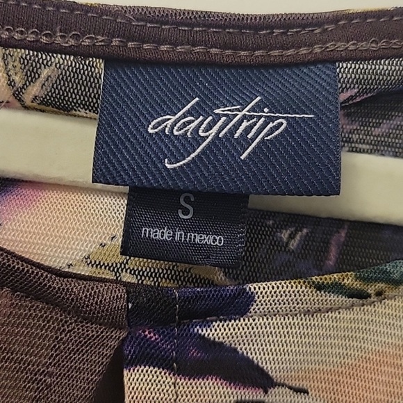 Daytrip by Buckle Sheer Floral Women’s Top, Purple, S - Picture 4 of 4